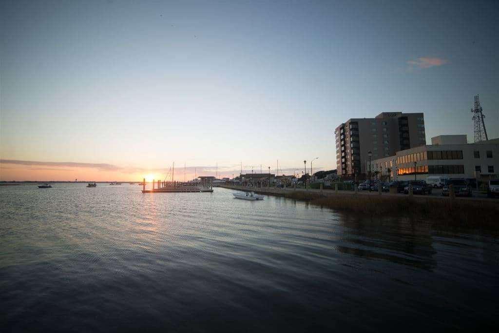 Bask Hotel At Big Rock Landing Morehead City Bagian luar foto
