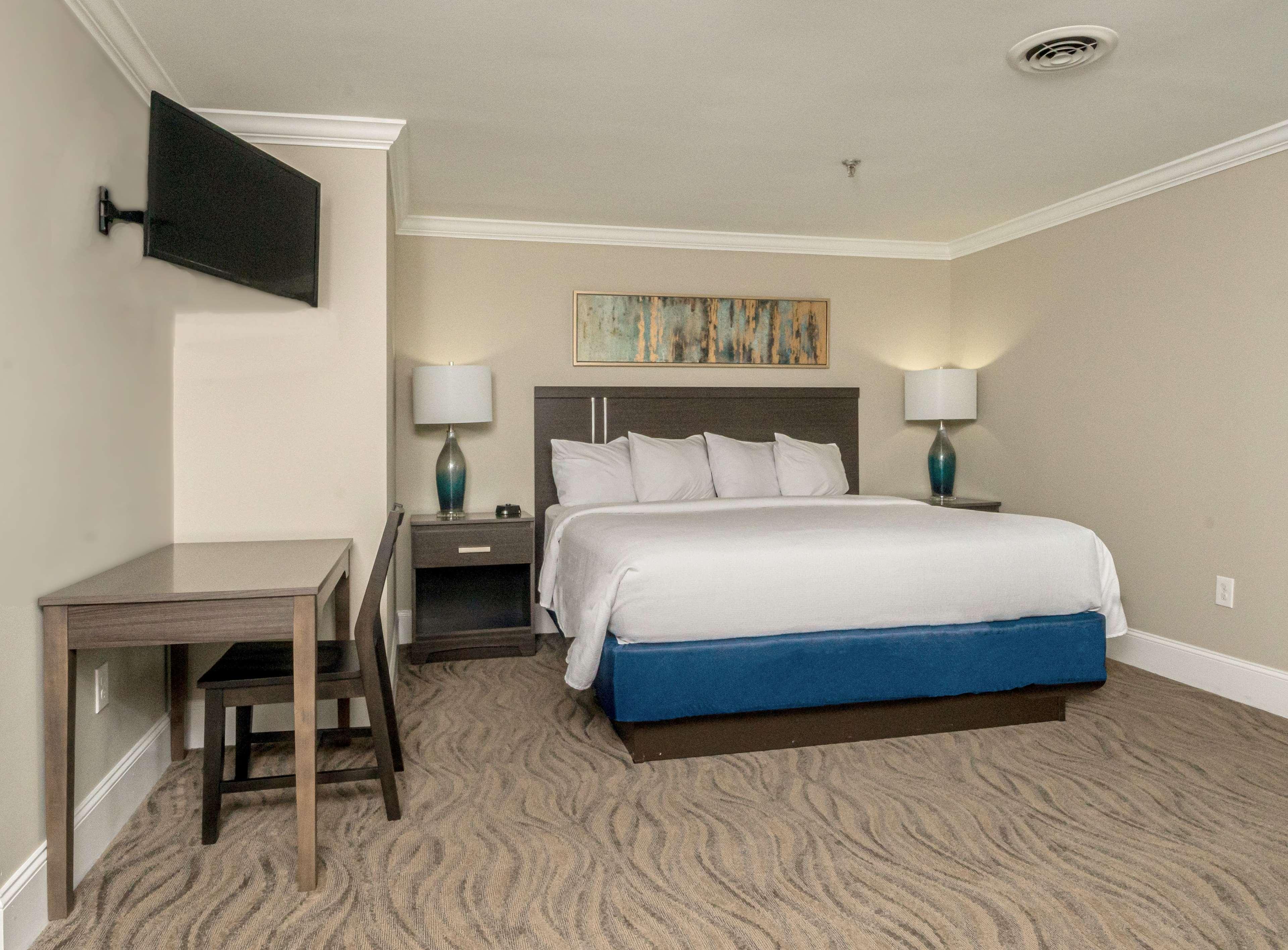 Bask Hotel At Big Rock Landing Morehead City Bagian luar foto