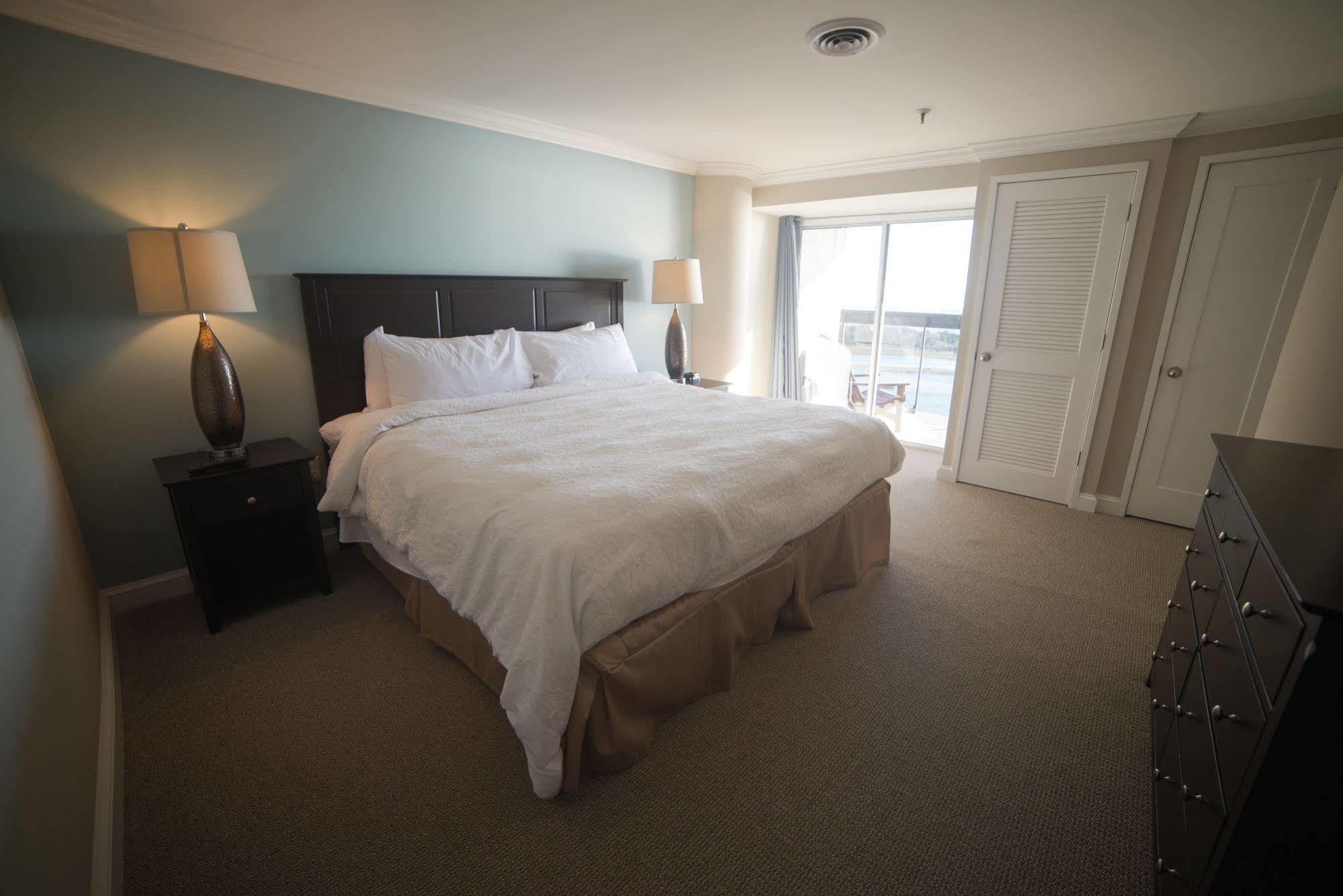 Bask Hotel At Big Rock Landing Morehead City Bagian luar foto