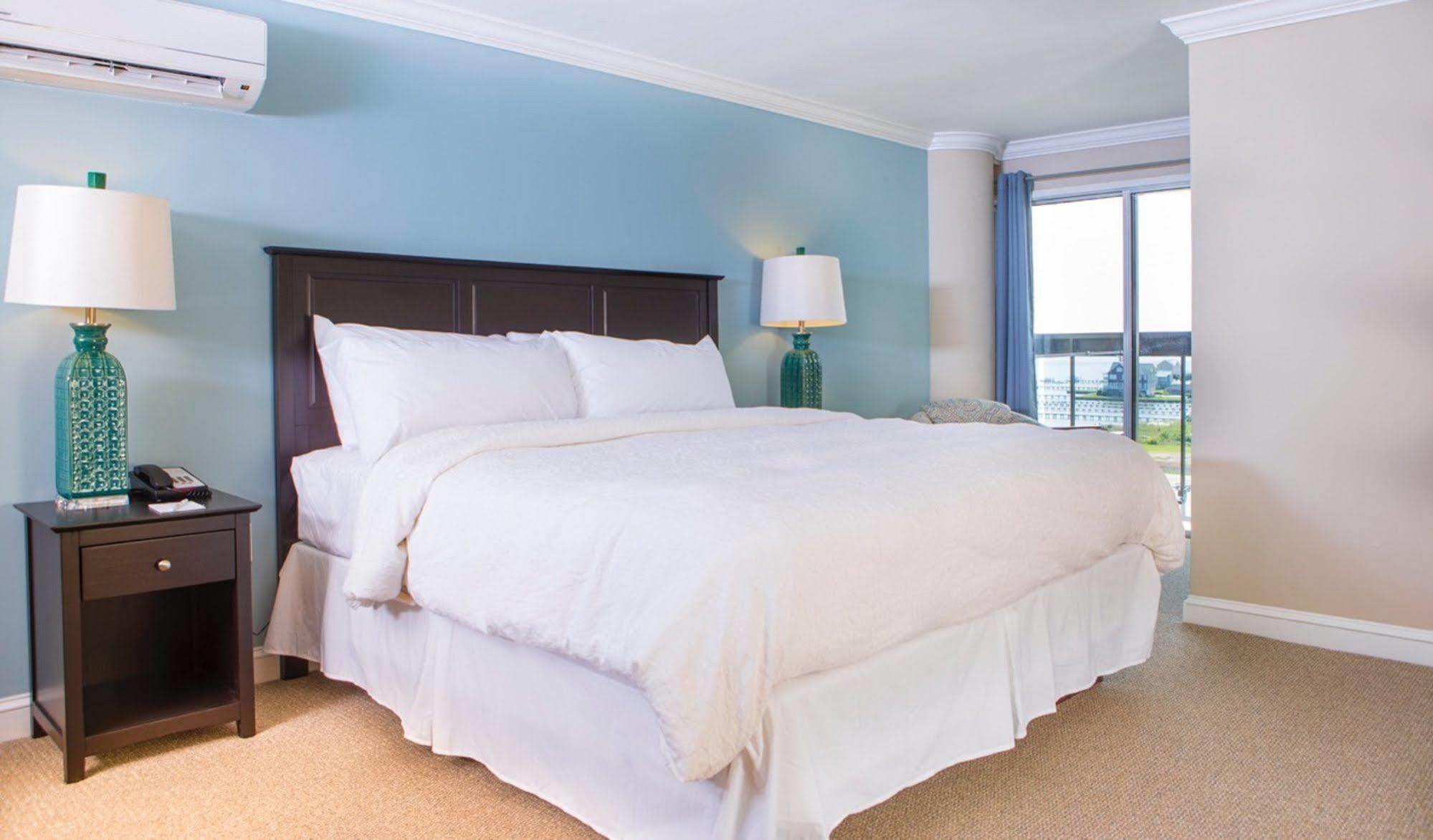 Bask Hotel At Big Rock Landing Morehead City Bagian luar foto