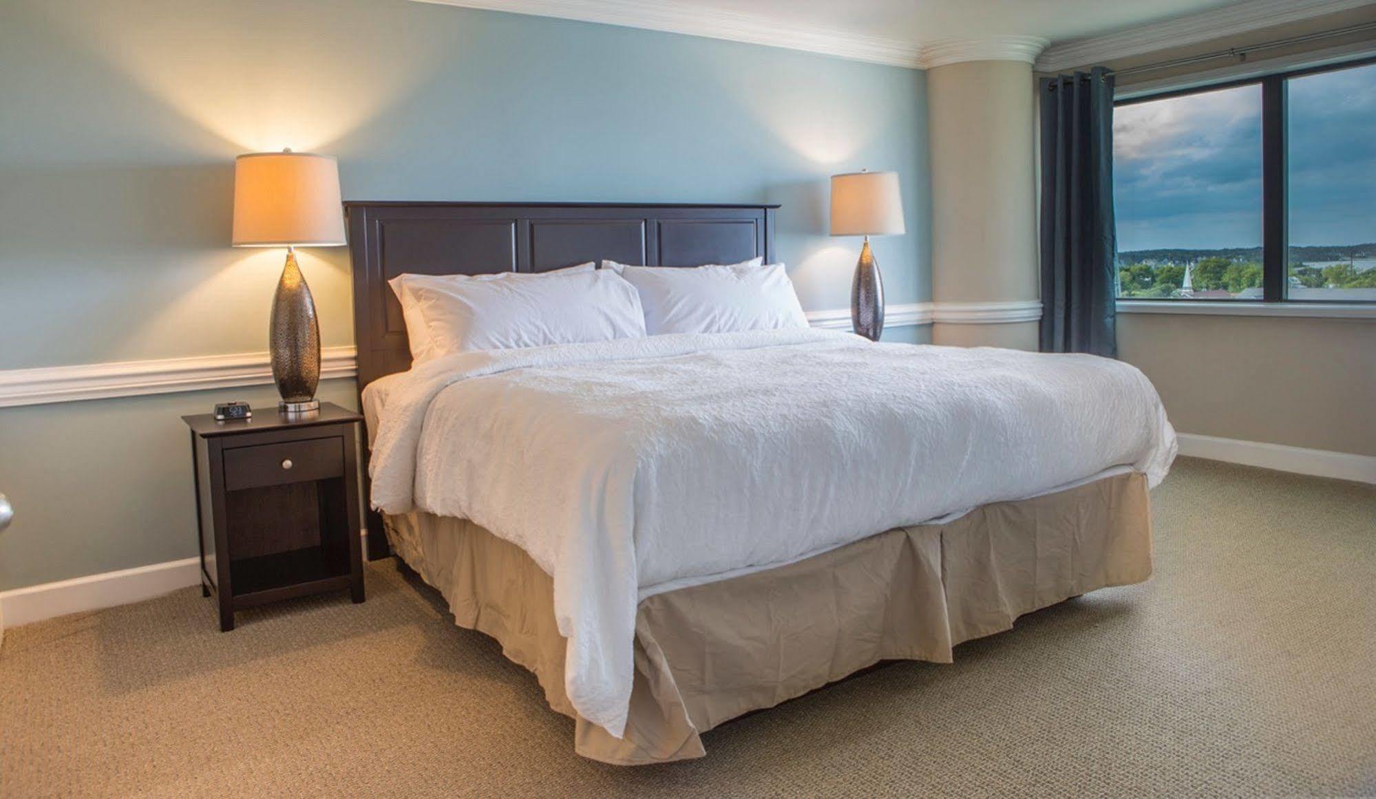 Bask Hotel At Big Rock Landing Morehead City Bagian luar foto